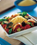 Cuscus in corona di verdure.