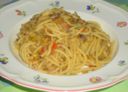 Spaghetti alla chitarra con olive,cipolle,capperi e cetriolini sott’aceto