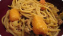 Tagliatelle di zucca con briciole di salsiccia.