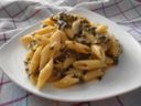 Ricetta di pasta veloce con feta, spinaci e pinoli