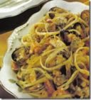 Linguine alla carbonara con vongole.