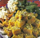 Halva di carote con cardamomo, uvetta e pistacchi.