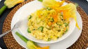 Orzotto con zucchine in fiore.