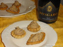 Tartellette alle prugne secche, caprino e coniglio