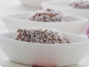 Quenelle di cocco e ricotta al cacao amaro.