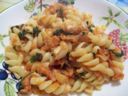 Pasta al sugo di tonno con cicale di mare e capperi