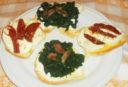 Bruschetta: con spinaci e con pomodori secchi