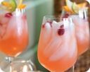 5 cocktail analcolici per l'estate: frutta, salute e colori vivaci.