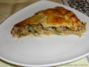 Torta salata con scarola, olive, formaggio e prosciutto cotto