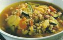 Zuppa di orzo, speck e verdure.