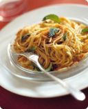 Spaghetti con acciughe e mollica.