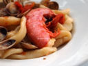 Fusilli al ferretto con lupini di mare e gamberi