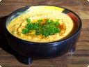 Hummus di ceci e barbabietole.