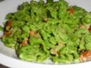 Spätzle di spinaci con speck e noci
