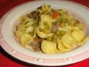 Orecchiette con salsiccia, piselli e pomodorino