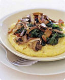 Polenta con funghi e spinaci.