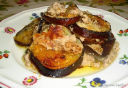 Melanzane con tonno, olive e caprino