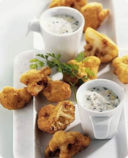 Cavolfiore fritto con salsa alle erbe e uova.