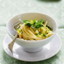 Linguine al pesto di zucchine mandorle e menta.