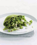 Crespelle di basilico farcite con broccoletti.