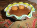 Ricetta della cioccolata calda densa in tazza con amaretti