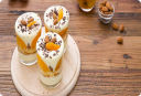 Speciale Pasqua: Tiramisù al bicchiere albicocche e mandorle.