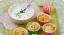 Muffin alle fave con salsa allo yogurt.