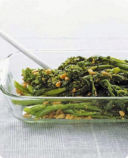 Cime di rapa con arachidi e pinoli.