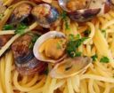 Spaghetti alle vongole e parmigiano: va benissimo!