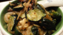 La pasta melanzane e zucchine in bianco con la ricetta semplice
