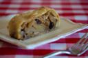 Lo strudel di mele con la pasta frolla per un dolce sfizioso