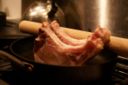 La ricetta delle costine di maiale alla senape per un secondo piatto gustoso