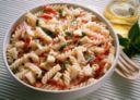 La ricetta estiva della pasta fredda in insalata