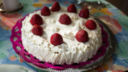 La torta per la Festa della mamma, la ricetta con panna e fragole
