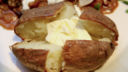 Patate con panna acida ed erba cipollina per un contorno originale
