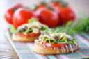 Le tartine con mousse di seitan, ecco la ricetta dell'Avvento