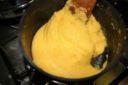 La ricetta dei crostini di polenta al forno con formaggio e prosciutto