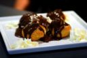 I profiteroles con crema pasticcera, la ricetta facile