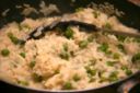 La ricetta del risotto con i piselli in scatola o surgelati e i tempi di cottura giusti