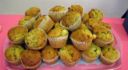 I muffin piselli e prosciutto con la ricetta per l'antipasto sfizioso