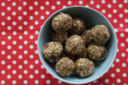 La ricetta delle polpette alla quinoa da fare al forno o fritte