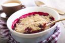 Come fare il crumble di prugne con la ricetta facile