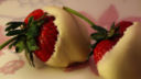 Fragole al cioccolato bianco, la ricetta veloce