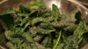Spinaci in padella con pinoli, il secondo piatto sfizioso