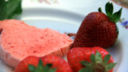 Come preparare il semifreddo alla fragola e ricotta