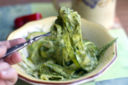 Come fare il pesto di menta e zucchine condire la pasta fredda