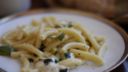 Pasta con zucchine e crema al formaggio: la ricetta sfiziosa di Benedetta Parodi