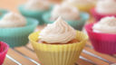 Il frosting al cioccolato bianco con la ricetta veloce