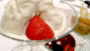 Le fragole con gelato alla panna, la ricetta del dolce di fine pasto