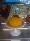 Una bellissima polenta uccelli da una pasticceria di BERGAMO